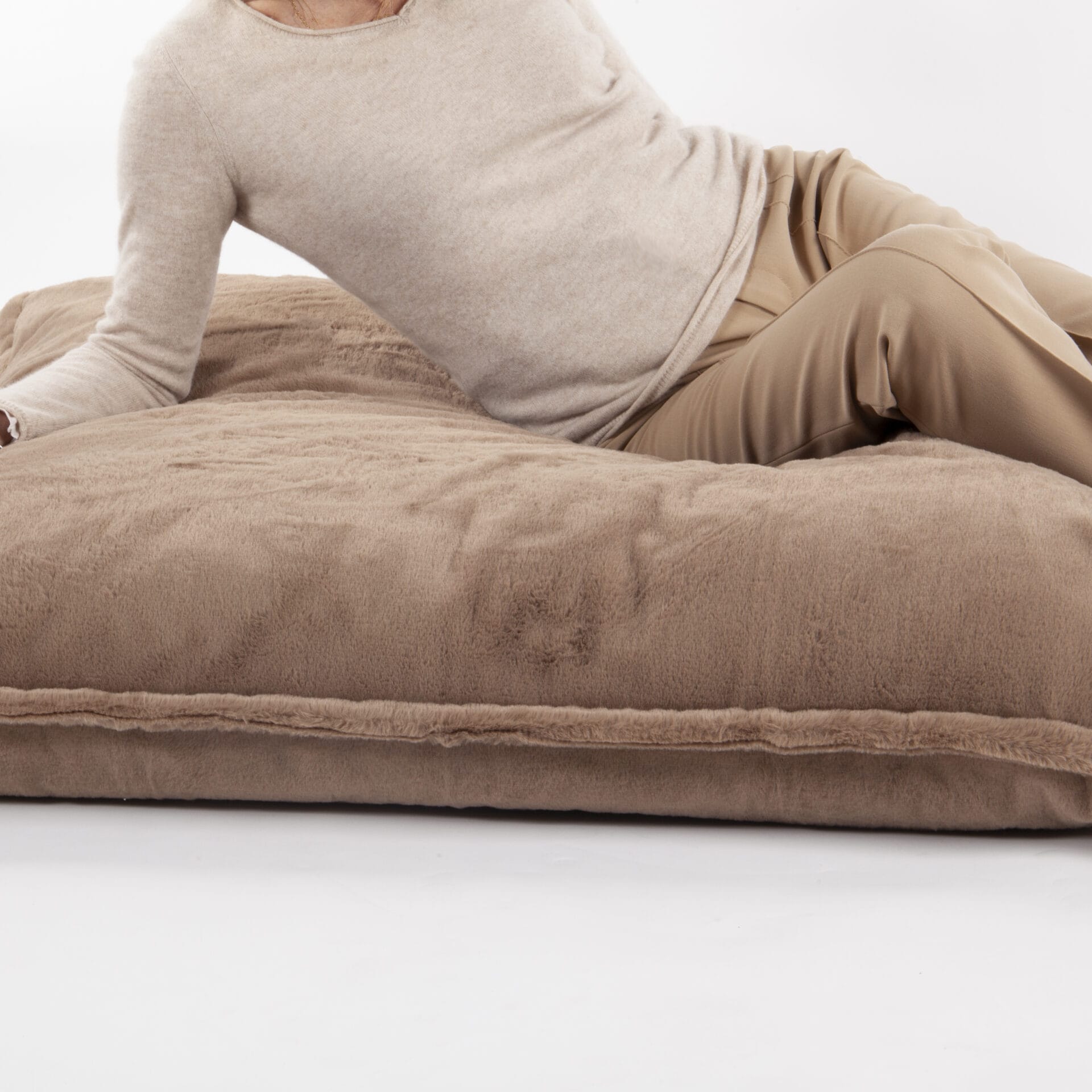 Maxi Coussin Fausse Fourrure Vancouver Sésame