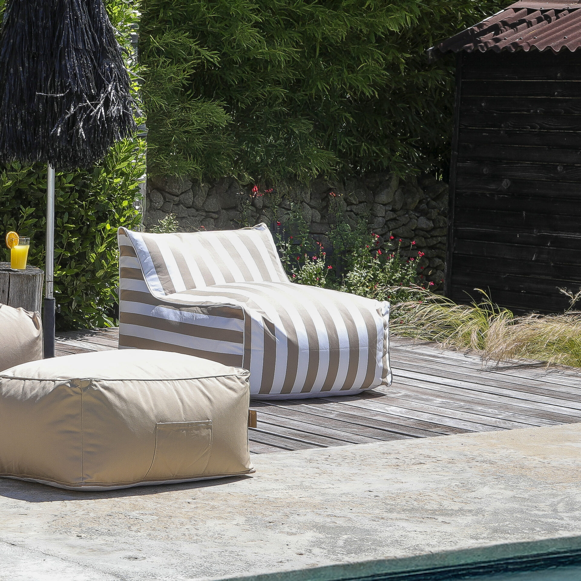 Pouf fauteuil extérieur Dreamer rayures Sable - Blanc