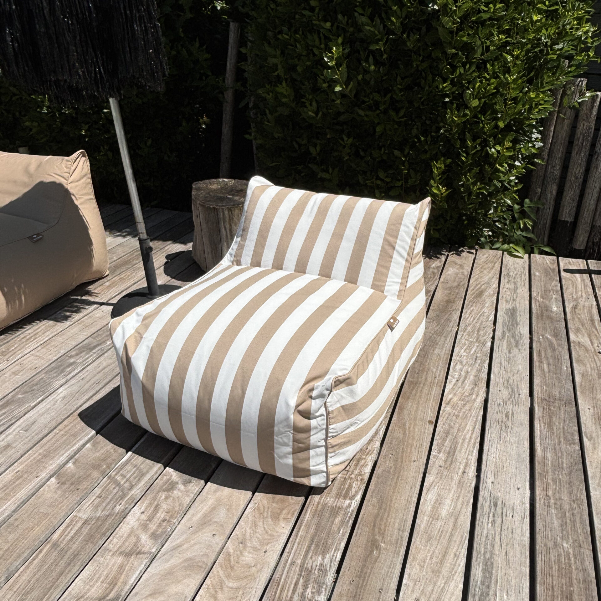 Pouf fauteuil extérieur Dreamer rayures Sable - Blanc