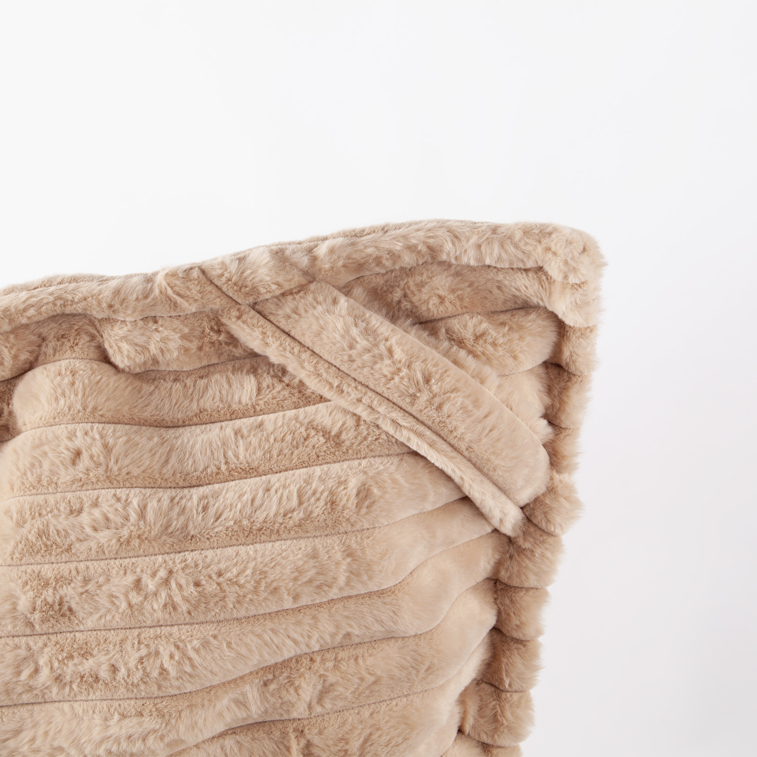 Maxi Coussin Fausse Fourrure Grosses Côtes Camel